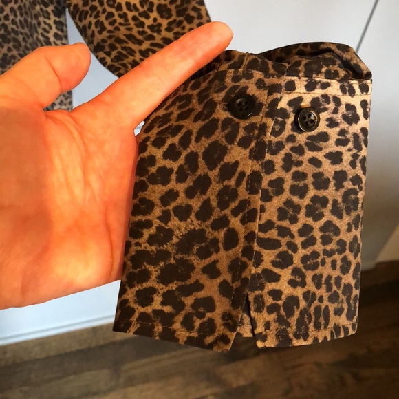 Gorgeous frame animal print silk blouse. Size M NWOT - Picture 2 of 10